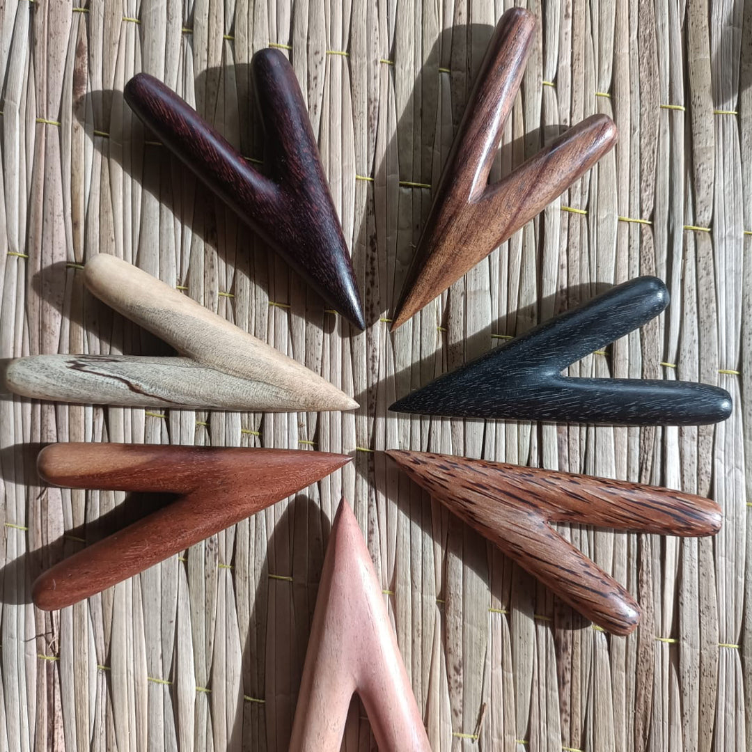 Kuripé – Hand-Carved Self-Applicator from Solid Wood